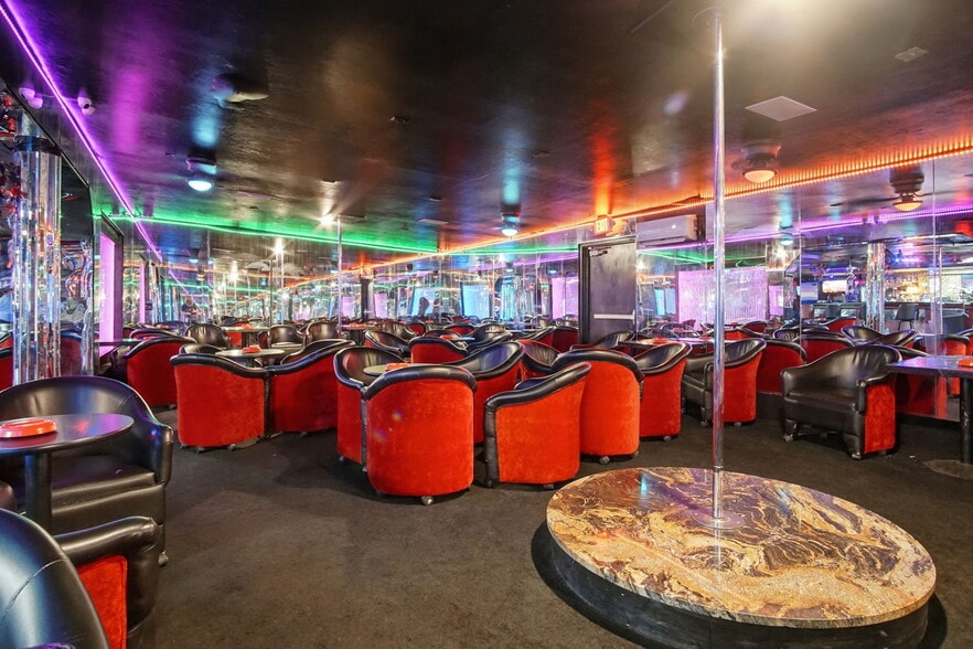 More Photos Of 1900 SE 59th Dr, Oklahoma City Bar For Sale