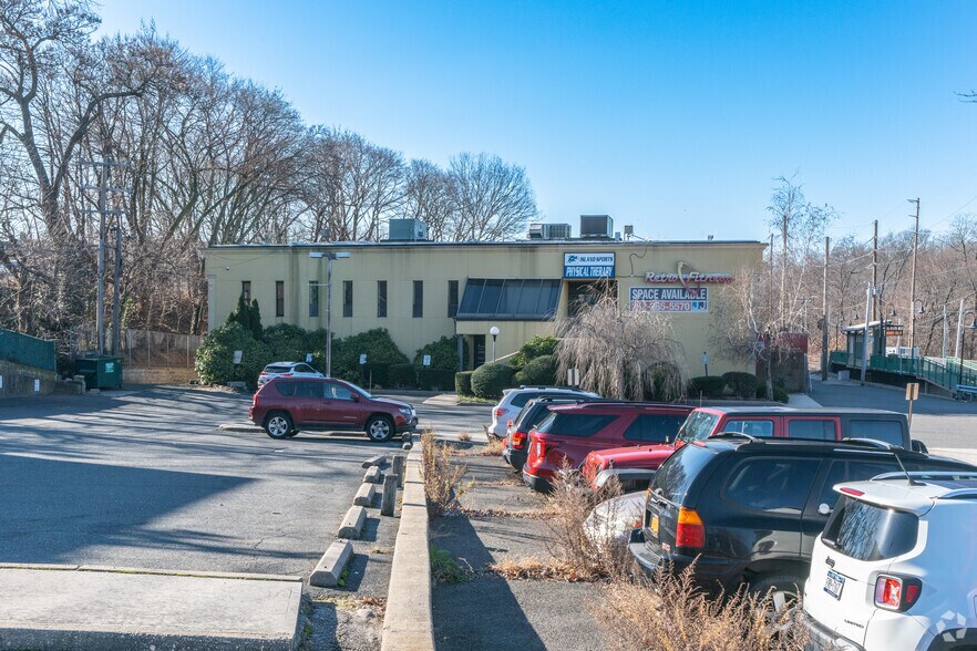 More Photos Of 4 Cedar Swamp Rd, Glen Cove Office For Sale