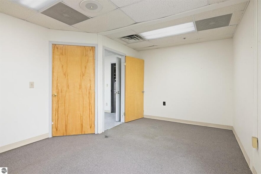 More Photos Of 926 Frisbie St, Cadillac Warehouse For Sale