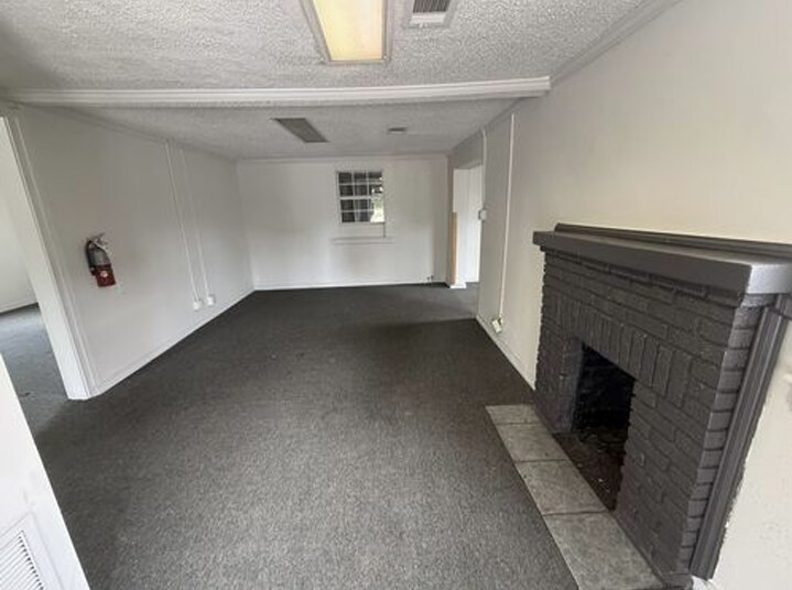 More Photos Of 6698 N Palafox St, Pensacola Showroom For Sale