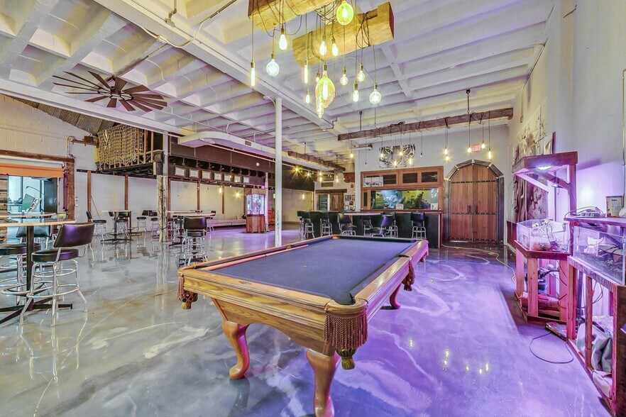 More Photos Of 3693-3705 W Grand Ave, Chicago Warehouse For Sale