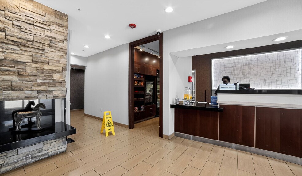 More Photos Of 1945 W Southwest Loop 323, Tyler Hotel For Sale