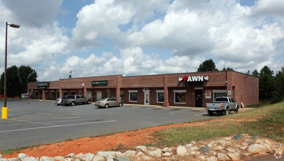 More Photos Of 112-118 Pointe South Dr, Randleman Storefront For Lease