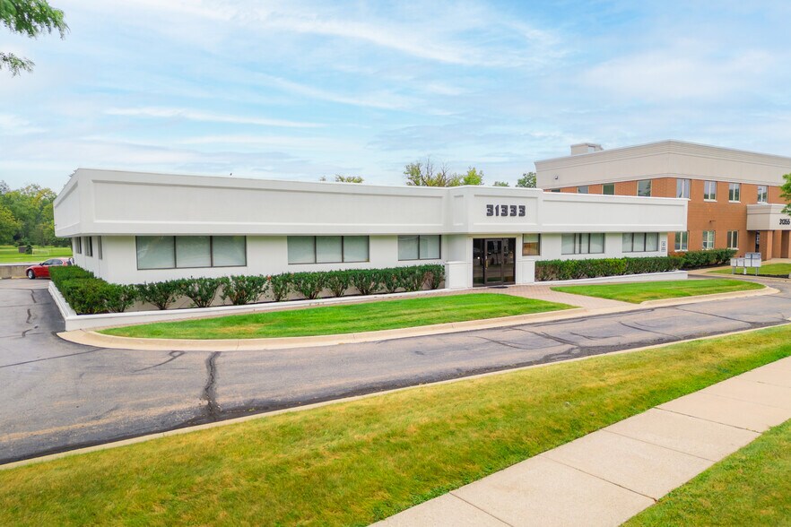 More Photos Of 31333 W Thirteen Mile Rd, Farmington Hills Office For Sale