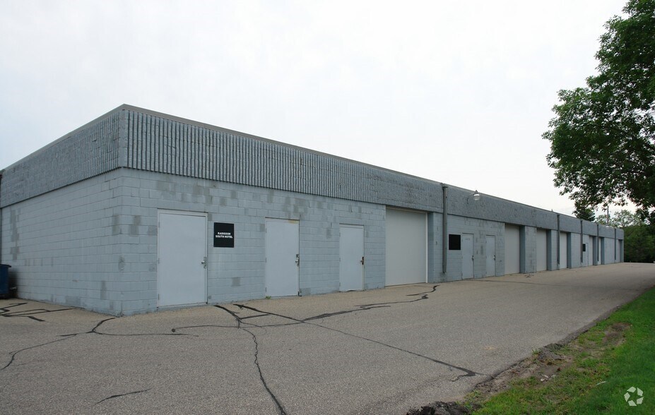 More Photos Of 6820-6848 Washington Ave S, Eden Prairie Showroom For Lease