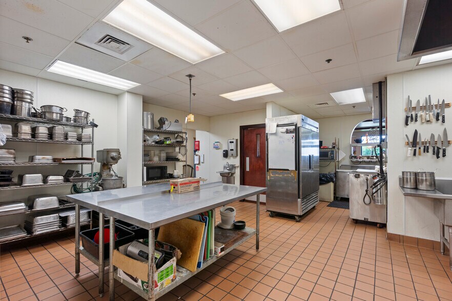 More Photos Of 824 Paul Bunyan, Bemidji Restaurant For Sale