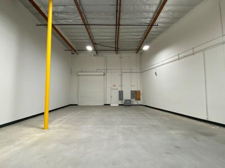 More Photos Of 21-29 W Easy St, Simi Valley Unknown For Lease