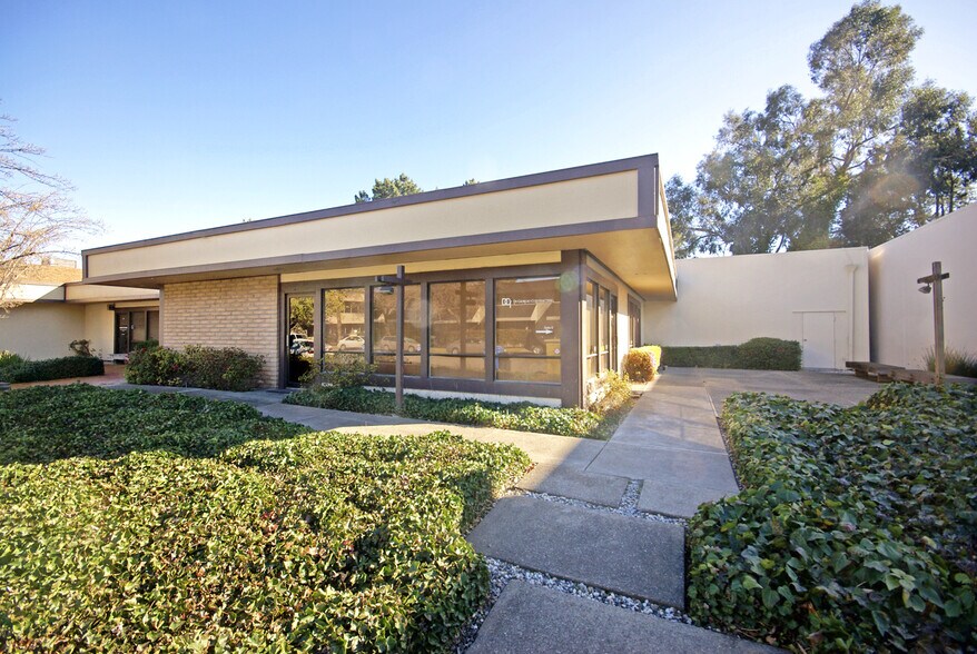 More Photos Of 8 Commercial Blvd, Novato Industrial For Lease
