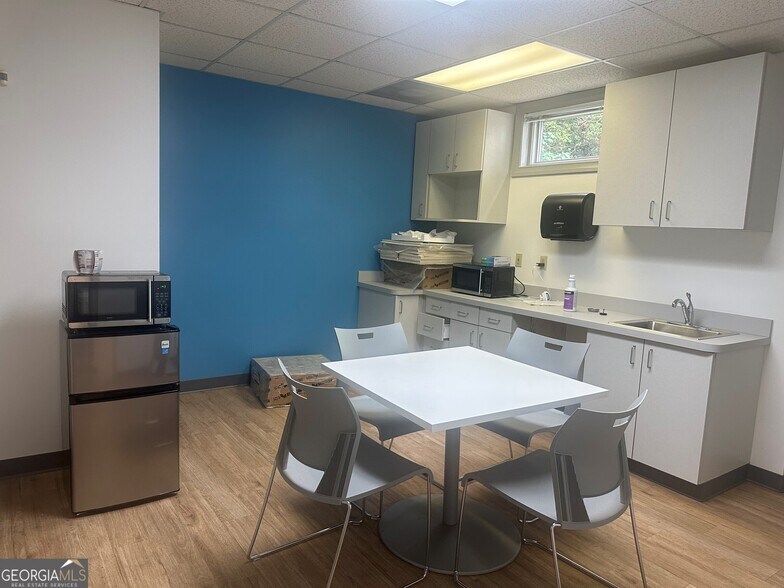 More Photos Of 670 S 8th St, Griffin Medical For Sale