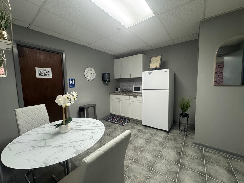 More Photos Of 1726 E Church St, Jacksonville Coworking Space