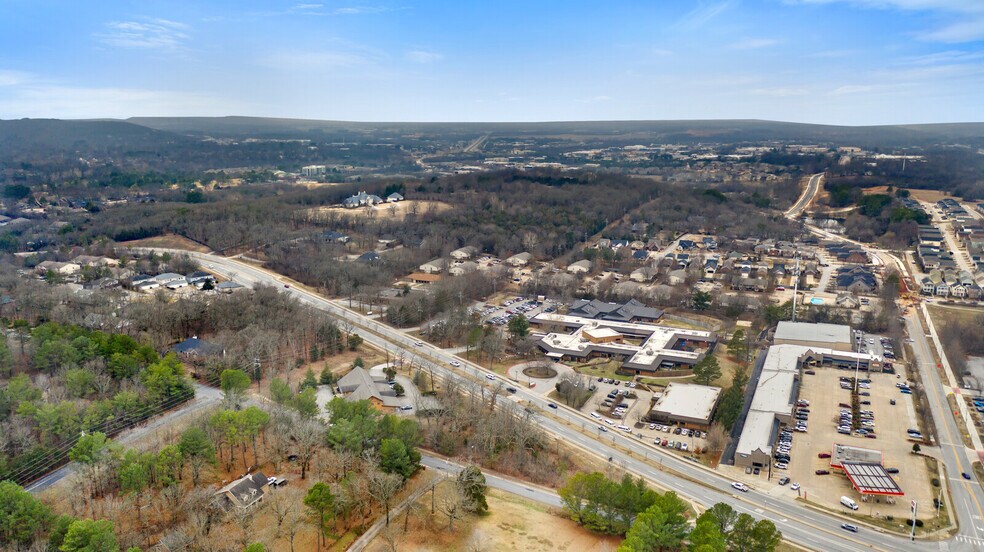 More Photos Of 4220 N Crossover Rd, Fayetteville Medical For Lease