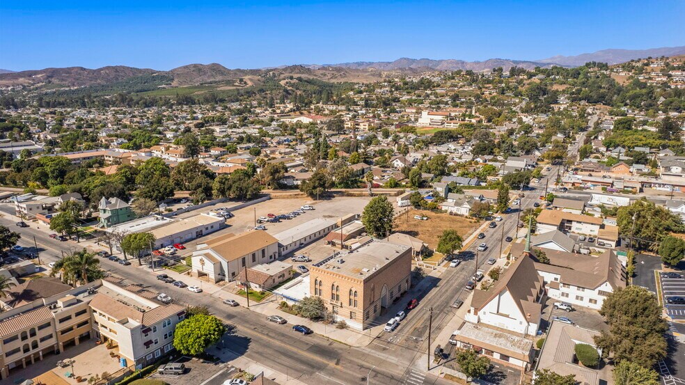 More Photos Of 102 N 7th St, Santa Paula Specialty For Sale