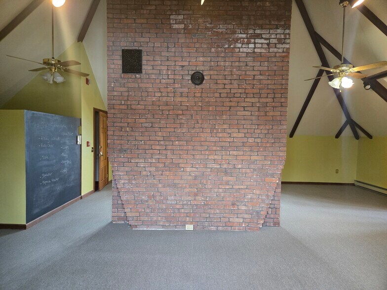 More Photos Of 1070-1080 Kingstown Rd, South Kingstown Warehouse For Lease