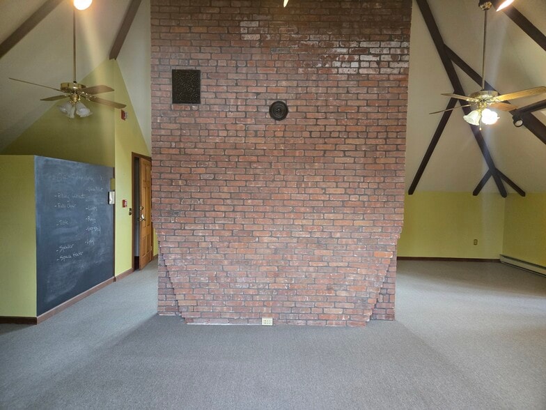 More Photos Of 1070 Kingstown Rd, South Kingstown Warehouse For Lease