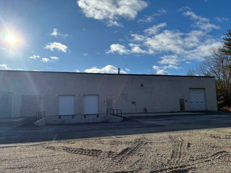 More Photos Of 144 Sturbridge Rd, Charlton Warehouse For Lease