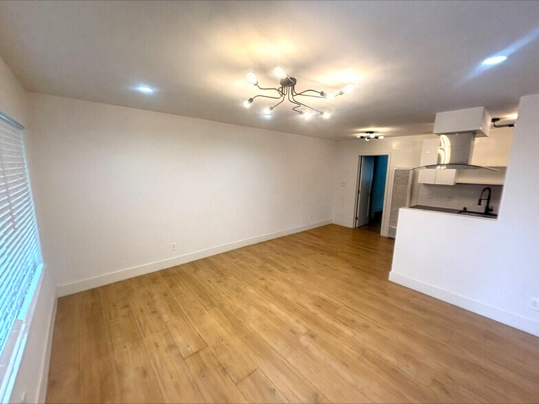 More Photos Of 2626 Cloverfield Blvd, Santa Monica Apartments For Sale