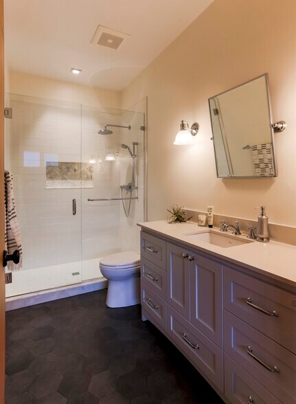 More Photos Of 625 NW 45th St, Seattle Office For Lease