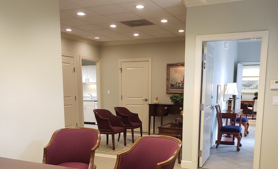 More Photos Of 16007 N Florida Ave, Lutz Office For Lease