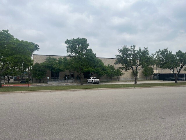 More Photos Of 10420 Metric Blvd, Austin Warehouse For Lease