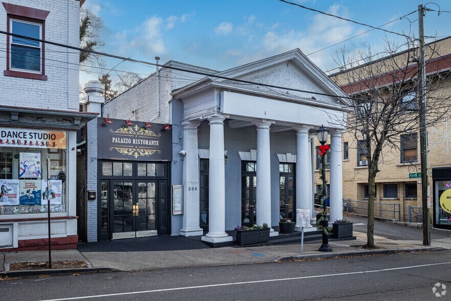 More Photos Of 286 Main St, Port Washington Restaurant For Lease