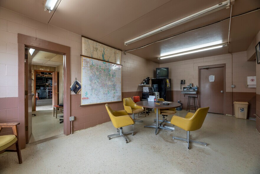 More Photos Of 5565-5571 Westerville Rd, Westerville Warehouse For Lease