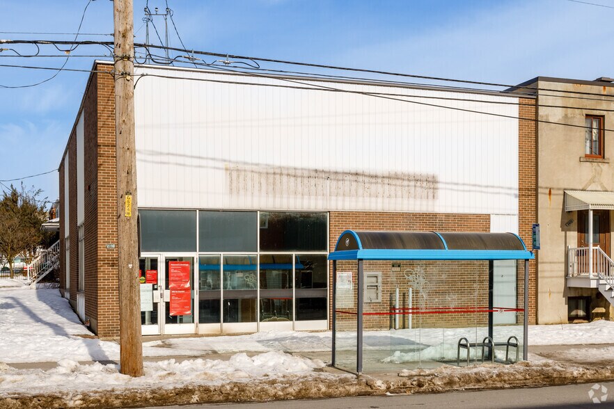 More Photos Of 2480 Rue Provost, Lachine Bank For Sale