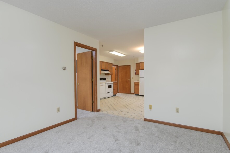 More Photos Of 156 Main St, Ludlow Office For Sale