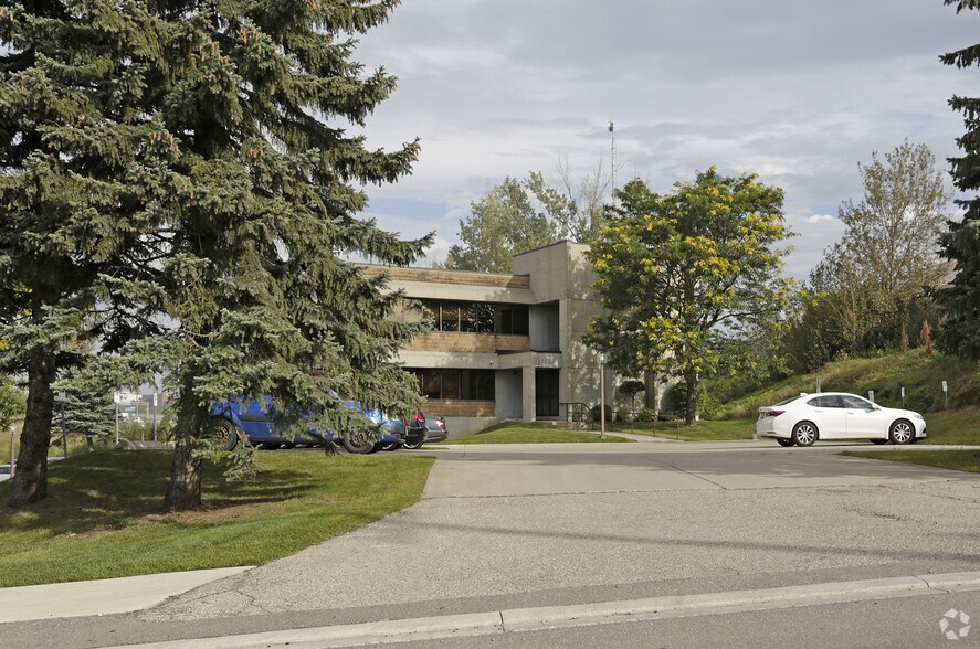 More Photos Of 1060 Guelph St, Kitchener Office For Lease