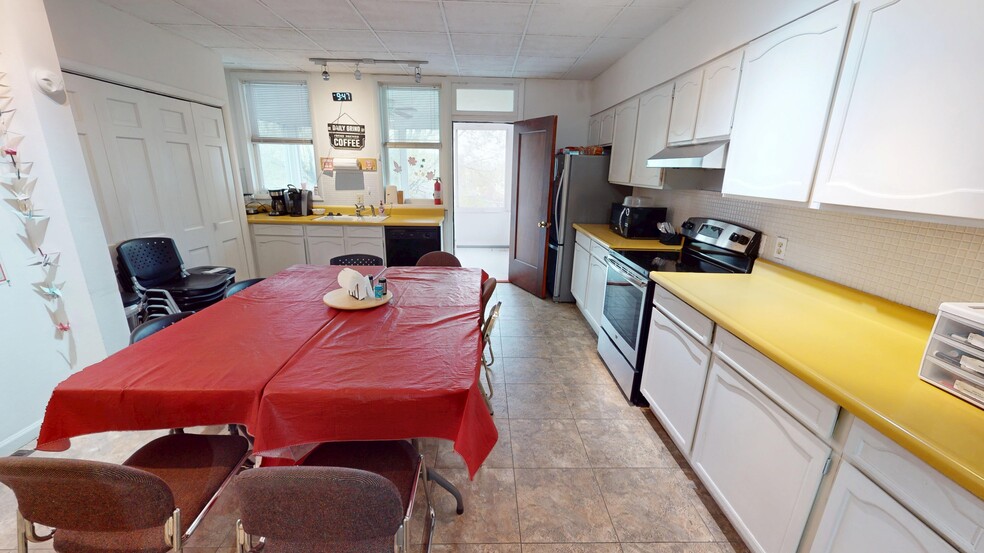 More Photos Of 1368 McCausland Ave, Saint Louis Office For Sale