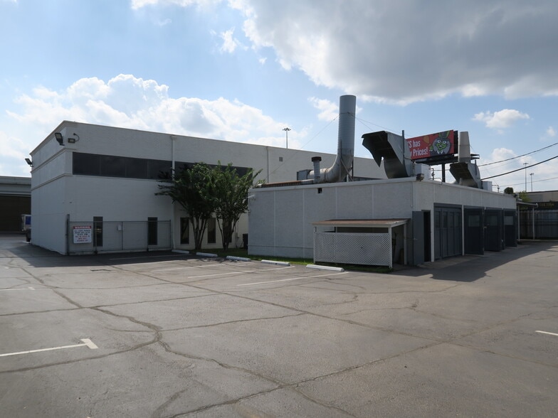 More Photos Of 5610-5613 Southwest Fwy, Houston Mixed Retail For Lease