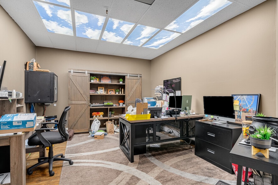 More Photos Of 735 W Orangethorpe Ave, Placentia Warehouse For Sale