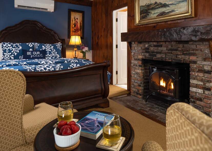 More Photos Of 15 Locke St, Kennebunkport Hospitality For Sale