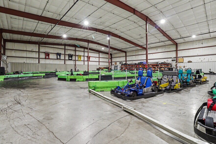 More Photos Of 545 N 1st St, Geneva Warehouse For Sale