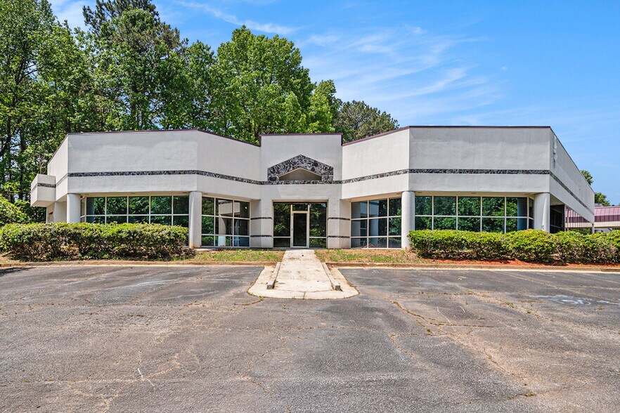 More Photos Of 4000 Corporate Center Dr, Morrow Medical For Lease