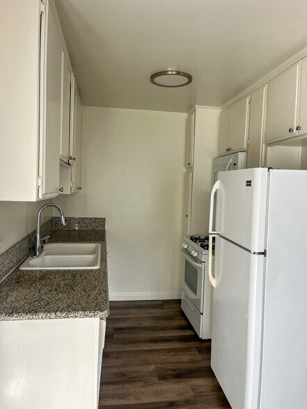 More Photos Of 13956 Vanowen St, Van Nuys Apartments For Sale