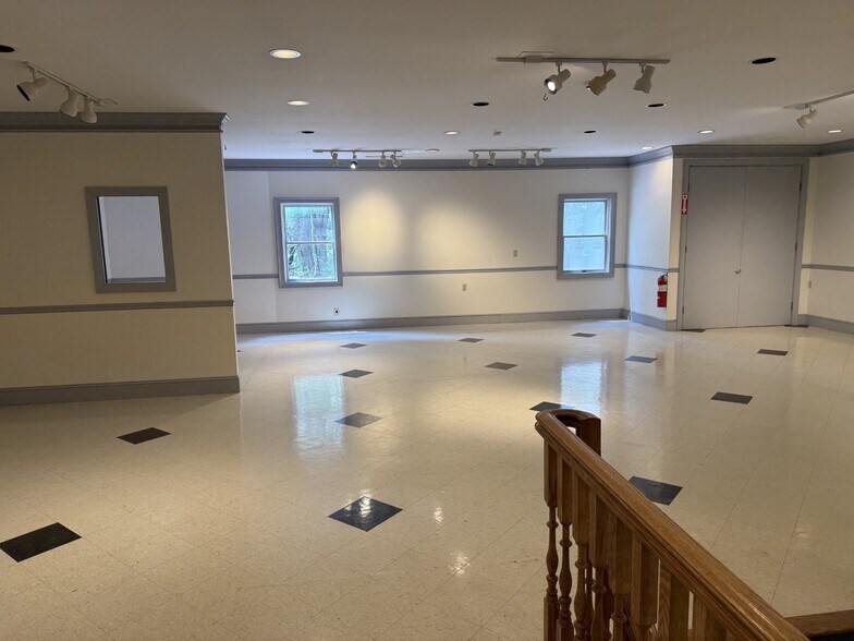 More Photos Of 502 Post Rd, Wells Specialty For Sale