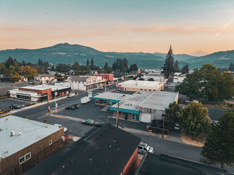 More Photos Of 1203 12th St, Hood River Showroom For Sale