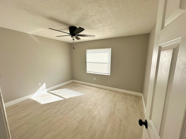 More Photos Of 7309 N Hutton pl, Tampa Apartments For Sale