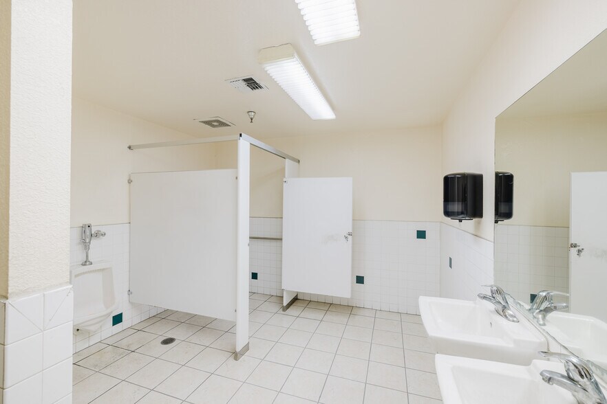 More Photos Of 1345 Water St, Elko Warehouse For Lease