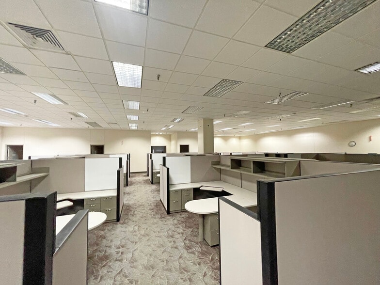 More Photos Of 3800 Wilson Ave, Loveland Manufacturing For Lease