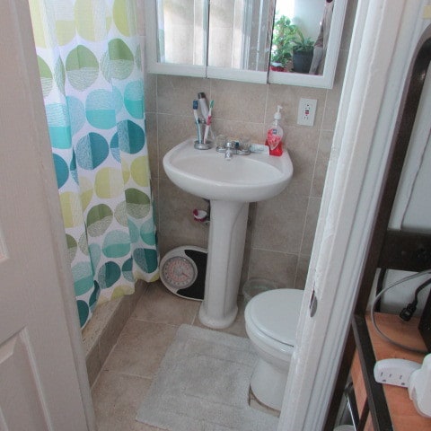 More Photos Of 7037 72nd Pl, Glendale Apartments For Sale