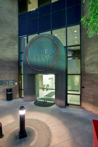 More Photos Of 2122 E highland Ave, Phoenix Medical For Lease