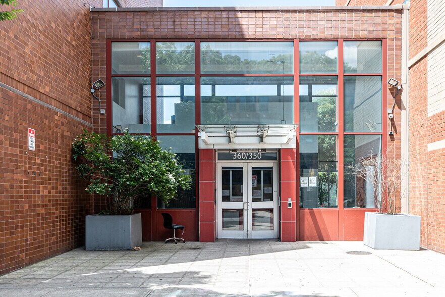 More Photos Of 360 Snediker Ave, Brooklyn Apartments For Lease
