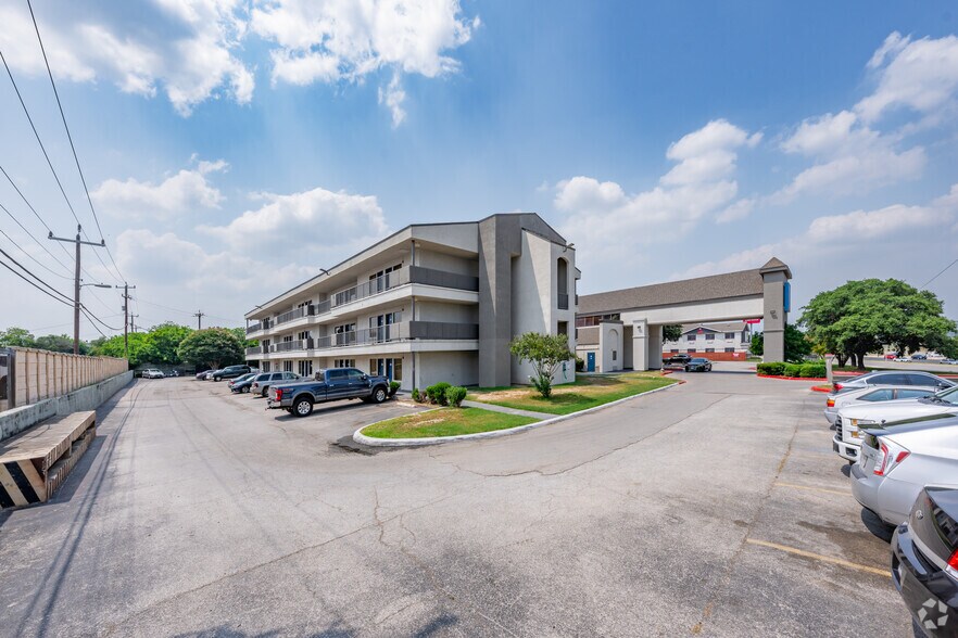 More Photos Of 11221 San Pedro Ave, San Antonio Hotel For Sale