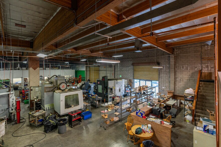 More Photos Of 39360 3rd St E, Palmdale Warehouse For Sale