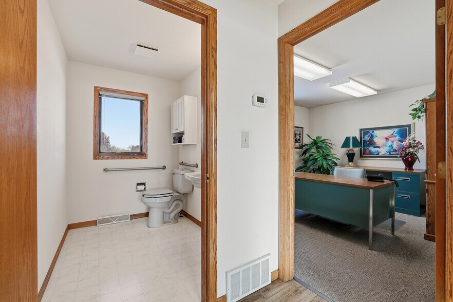 More Photos Of 5500 Prairie Dr, Plover Flex For Sale