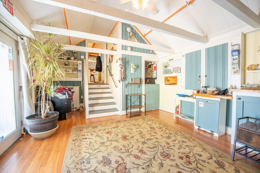 More Photos Of 2 River Rd, Cape Neddick Hospitality For Sale