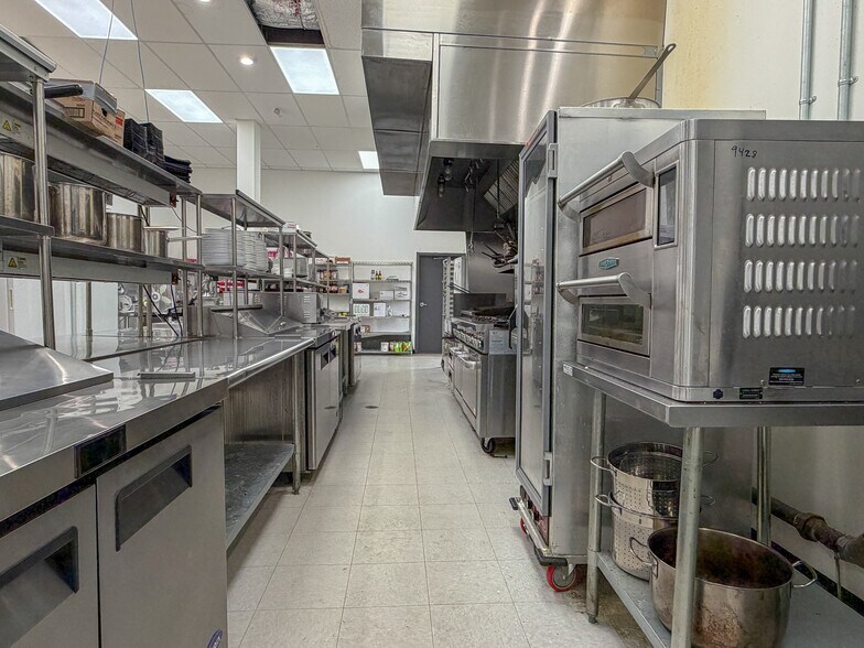 More Photos Of 601 7th Ave, Altoona General Retail For Sale