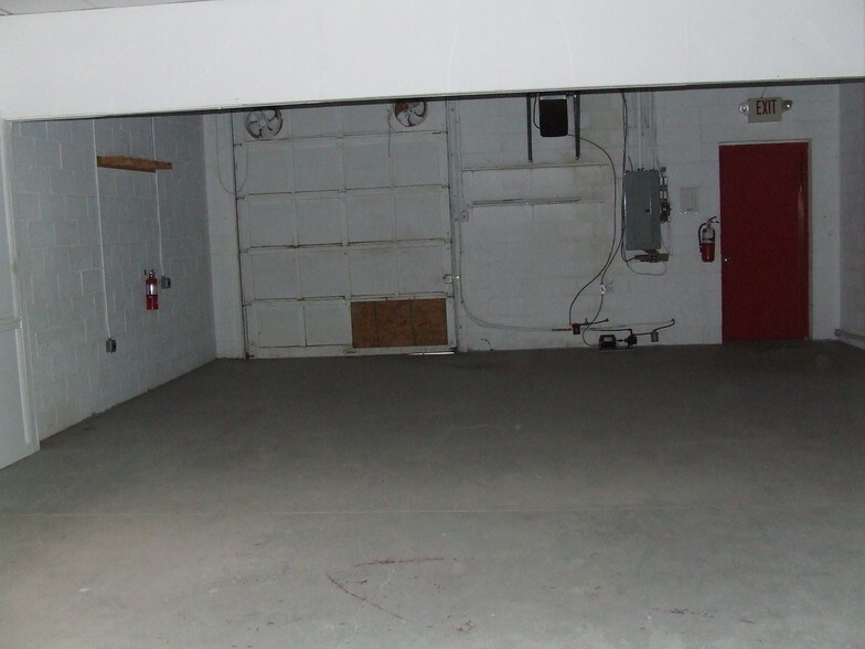 More Photos Of 876 N Lenola Rd, Moorestown Warehouse For Lease