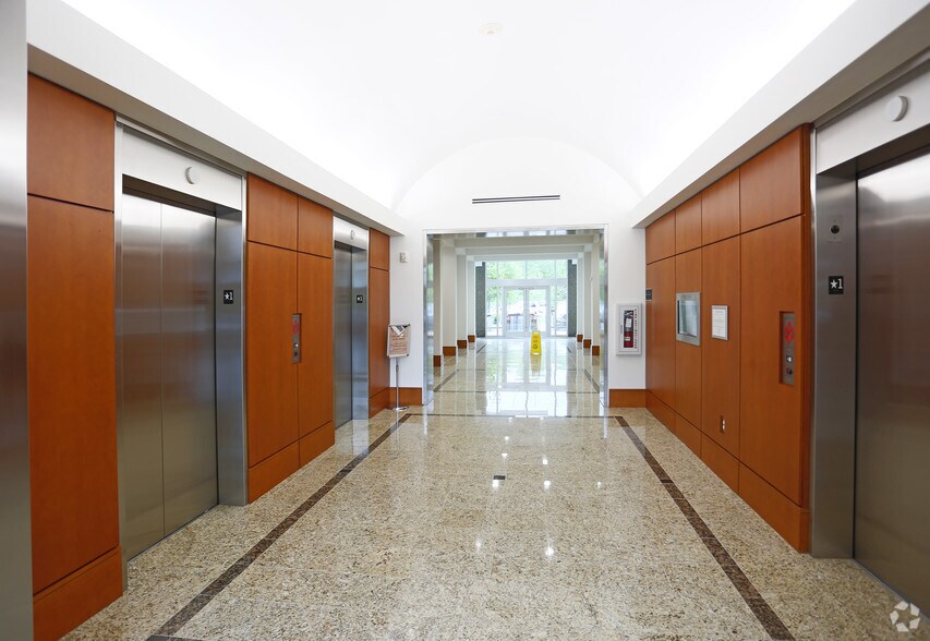 More Photos Of 3525 Whitehall Park Dr, Charlotte Office For Lease